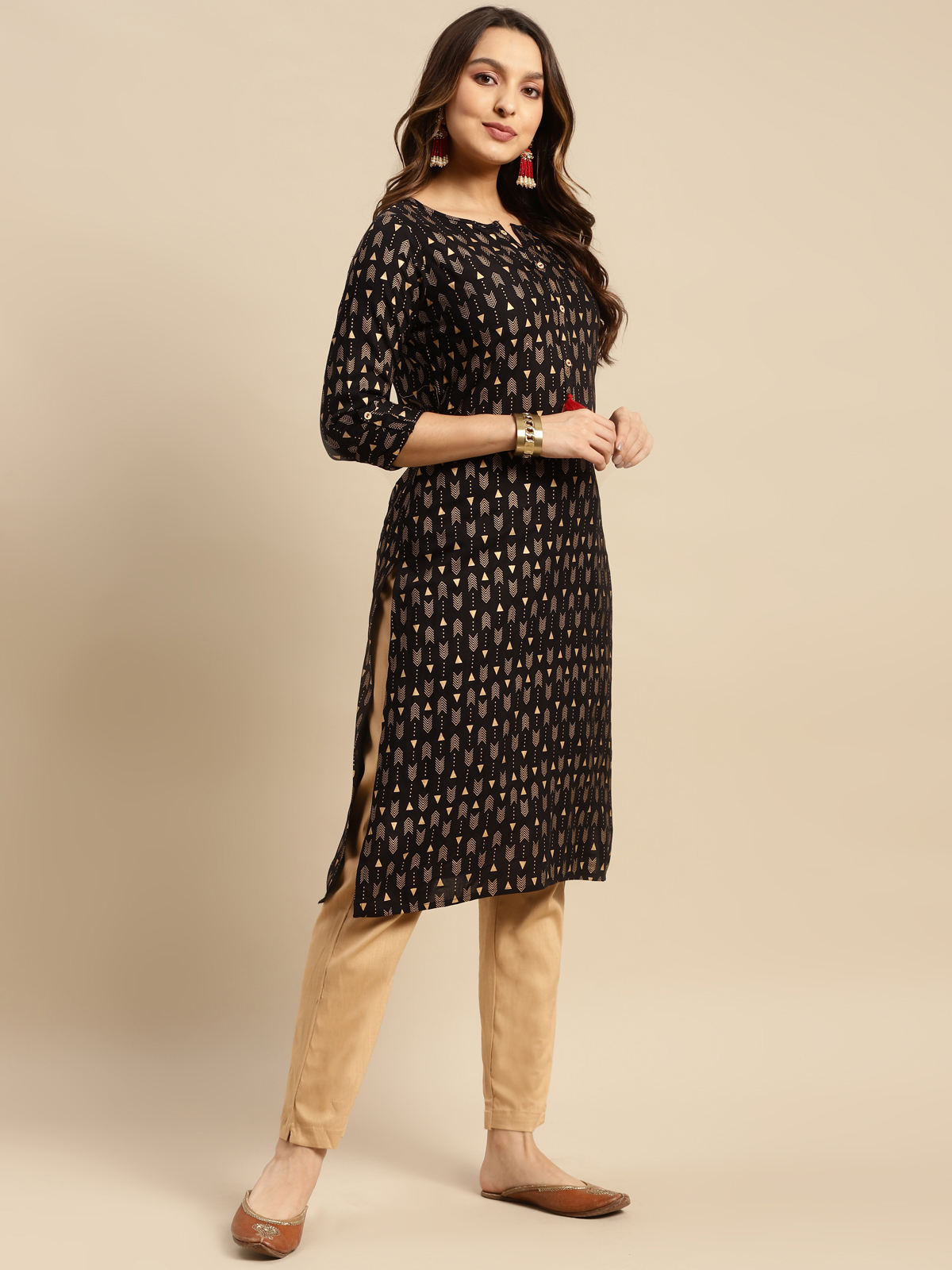 Kiva Women Rayon Gold Printed Calf Length Straight Kurti
